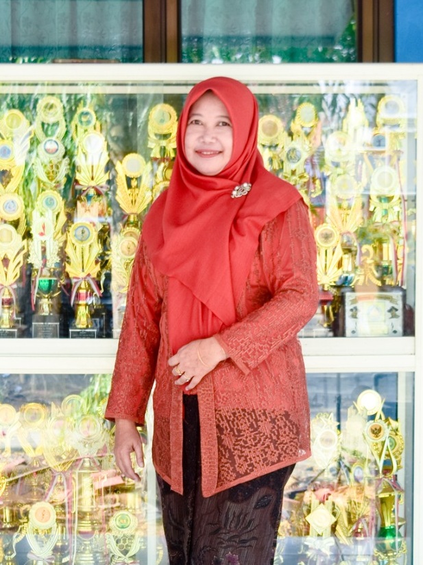  Epon Siti Aisah, S.Pd, M.M